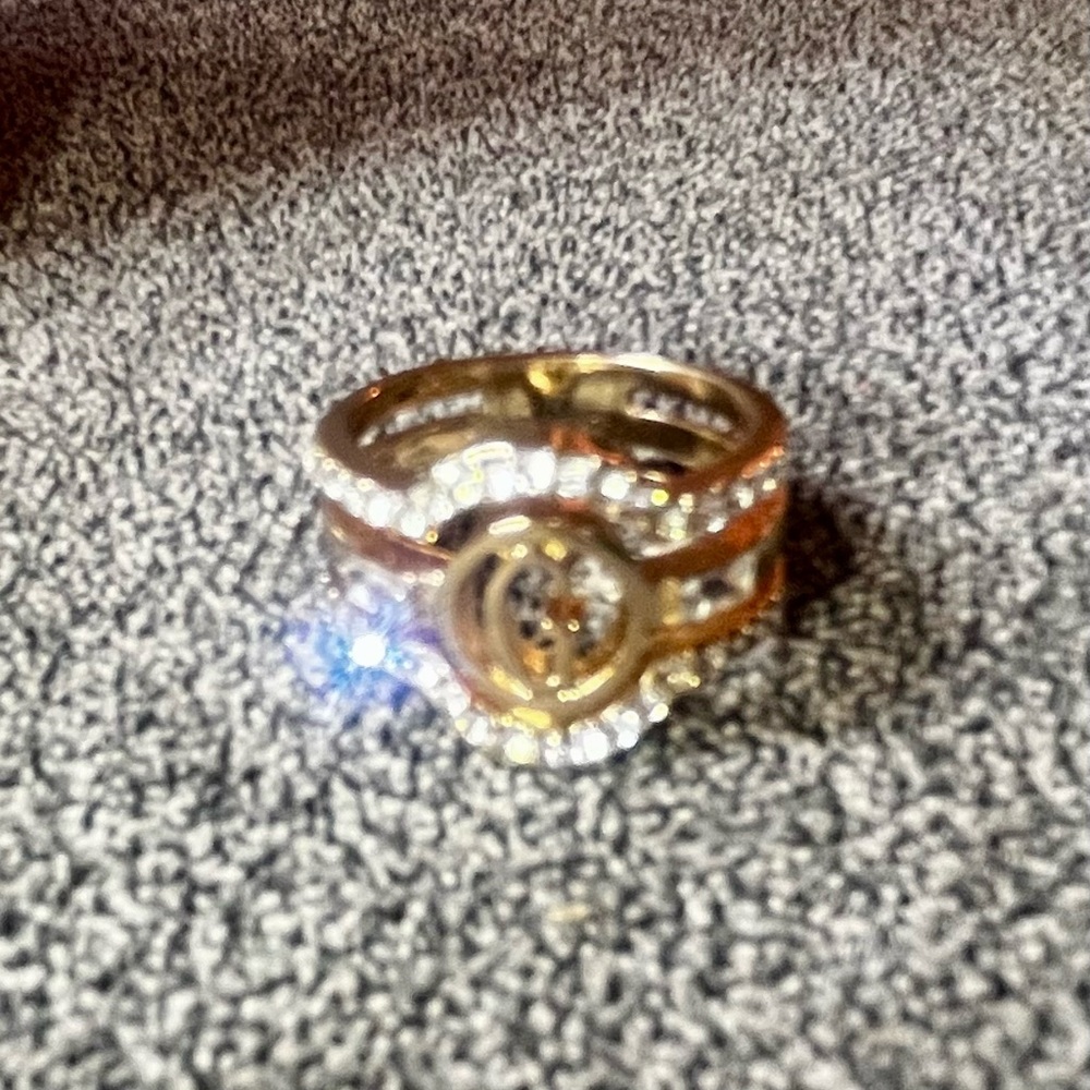 JBH* G by Guess Goldtone Ring wiFaux Diamonds - Picture 7 of 8